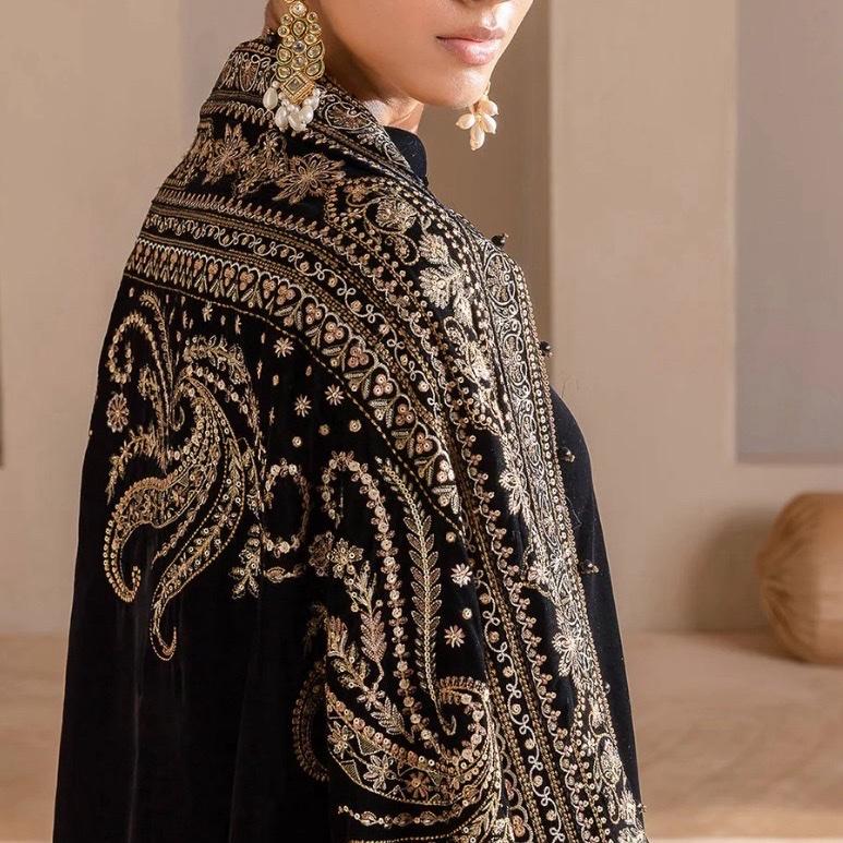 Baroque Embroidered Velvet Shawl – Perfect for Weddings & Qawwali Nights- Trending