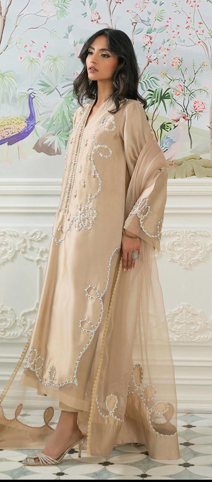 Annus Abrar Inspired Luxury 3-Piece Silk Suit – Tailor Stitched