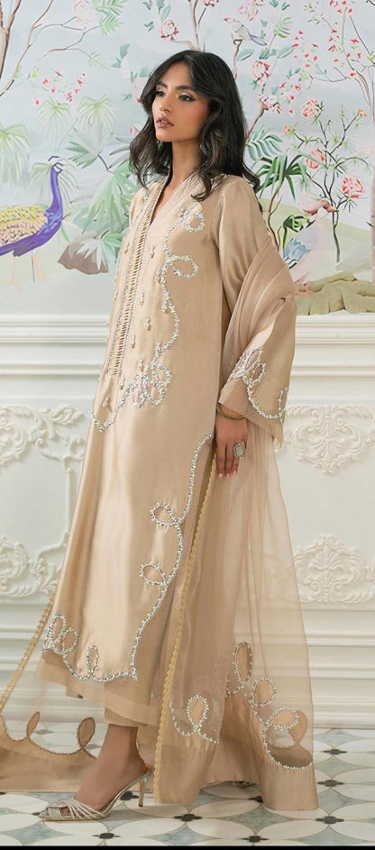Annus Abrar Inspired Luxury 3-Piece Silk Suit – Tailor Stitched