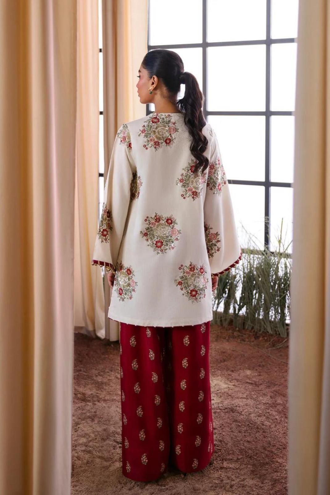 Ethnc ….3 pcs beautiful heavy embroidered silk suit..comes with soft organza duppatta