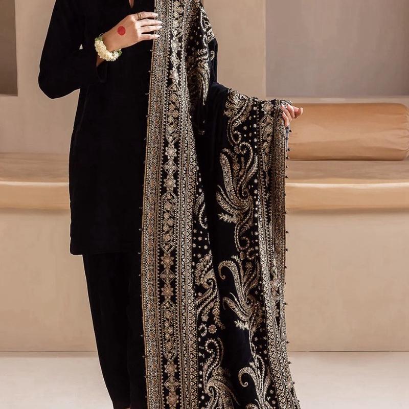 Baroque Embroidered Velvet Shawl – Perfect for Weddings & Qawwali Nights- Trending